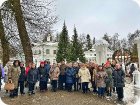 Фото на память на фоне усадьбы Середниково