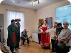 Слушаем рассказ экскурсовода в музее истории города Боровичи