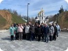 На фоне - Кафедральный собор Успения Пресвятой Богородицы в Дмитрове