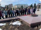 Возложение цветов к Вечному огню