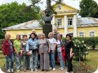 группа у бюста Мусоргского